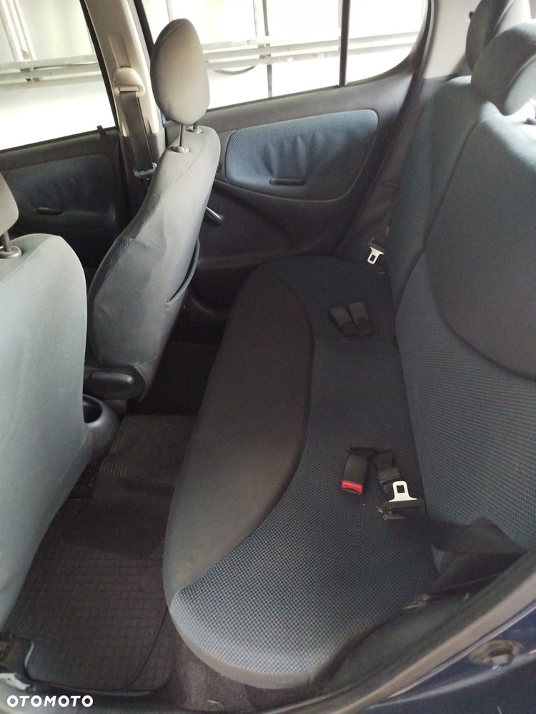 Toyota Yaris - 8