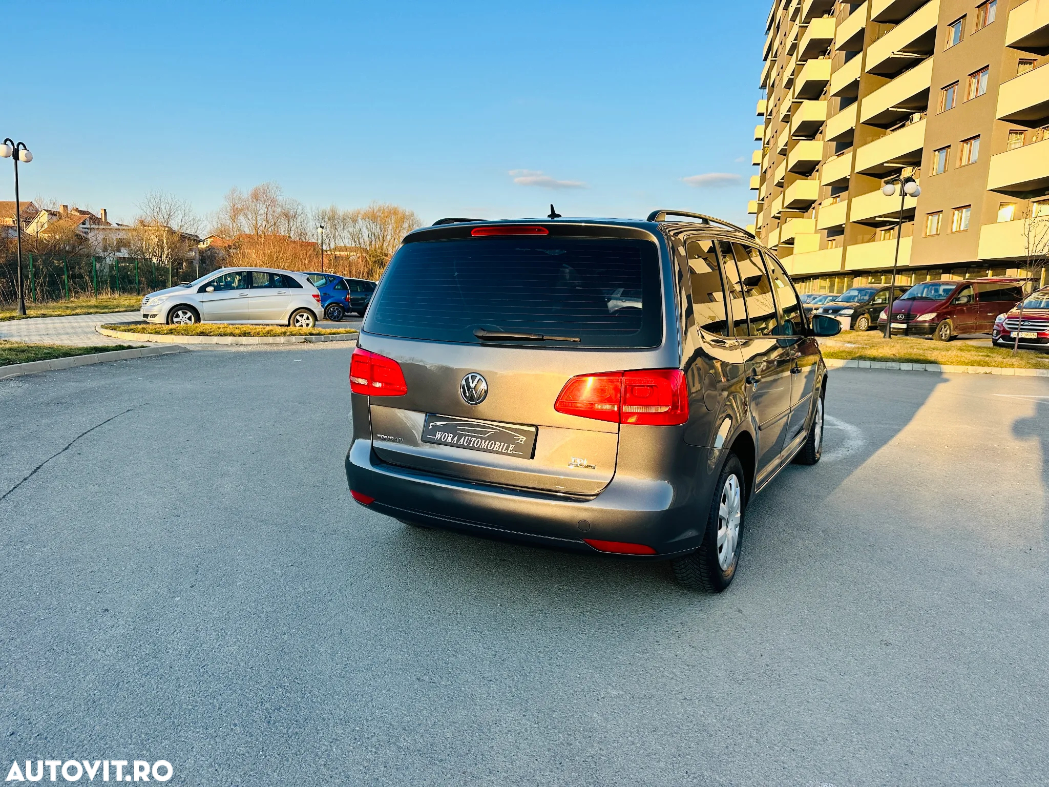 Volkswagen Touran 1.6 TDI DPF BlueMotion Technology DSG Comfortline - 9