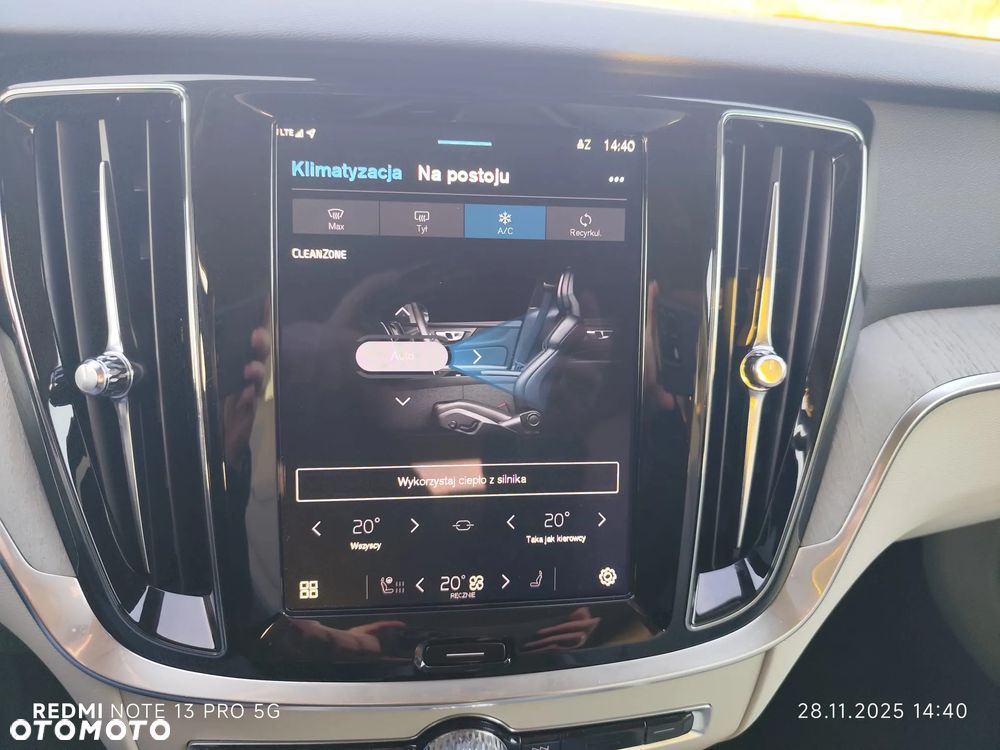 Volvo V60 B4 B Plus Dark - 19