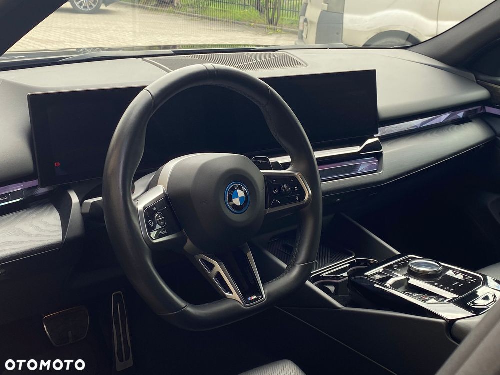 BMW Seria 5 550e xDrive PHEV M Sport - 12