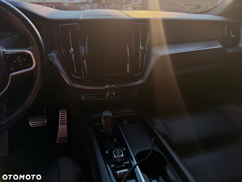 Volvo XC 60 B5 D AWD R-Design - 12