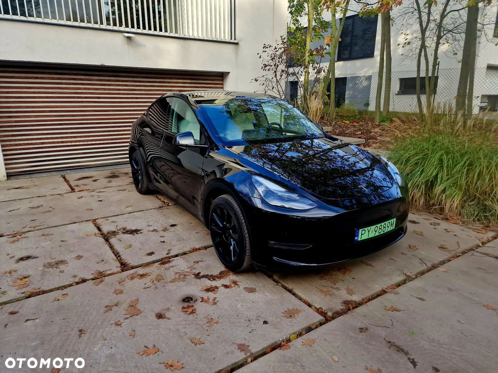 Tesla Model Y Long Range AWD - 1
