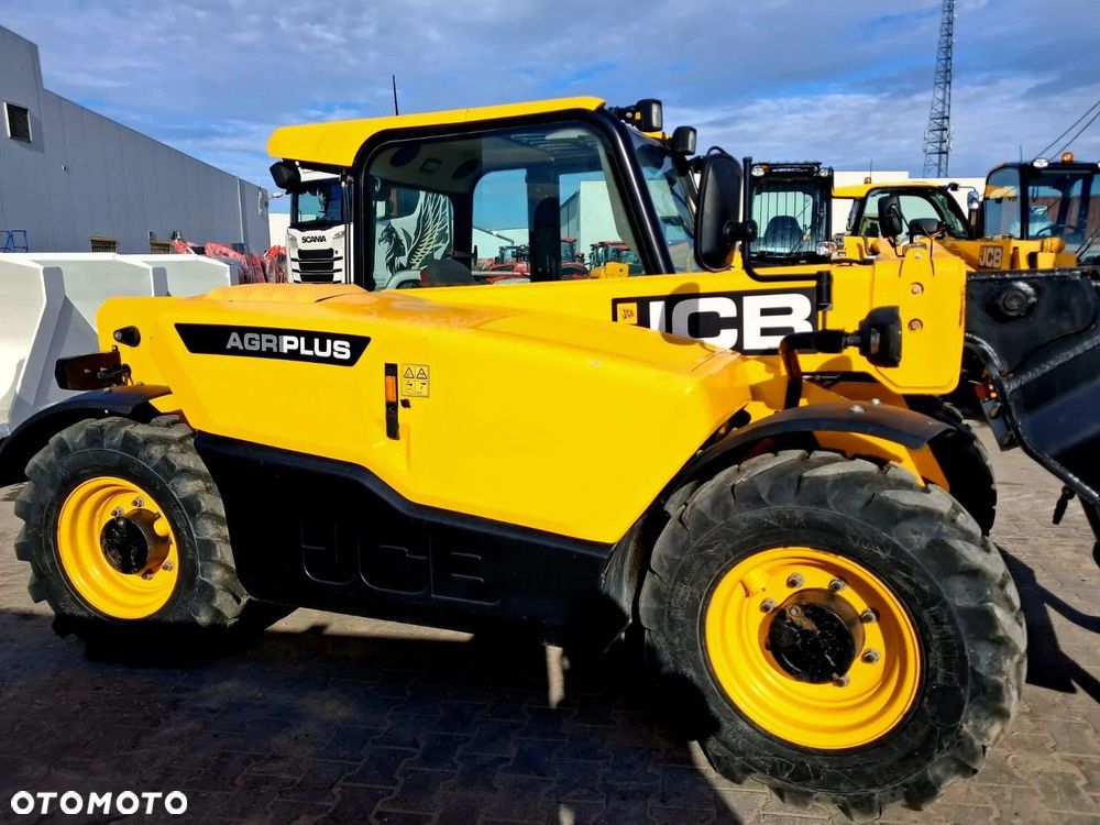 JCB 525-60 Agri Plus - 11