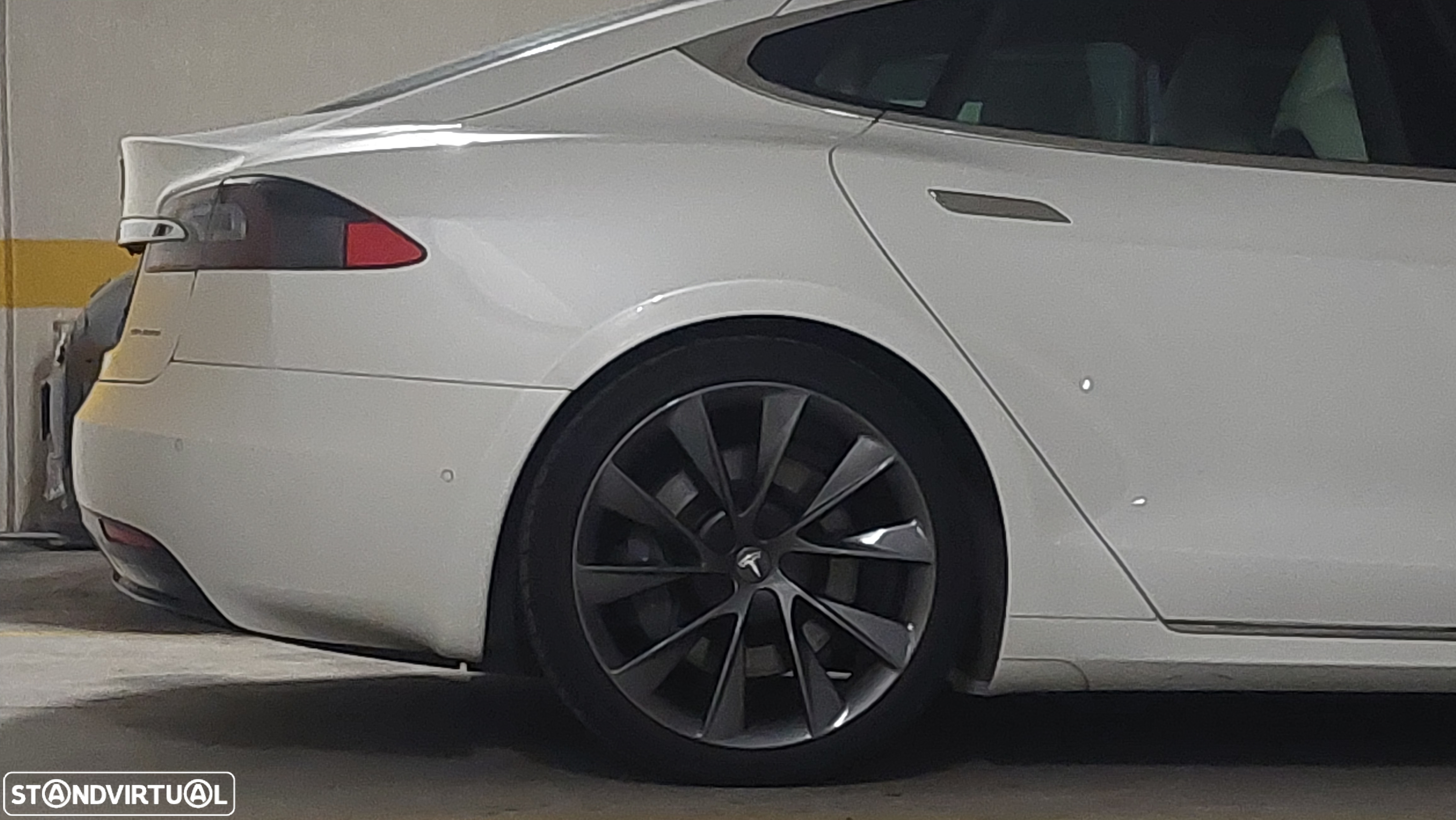 Tesla Model S Long Range - 12