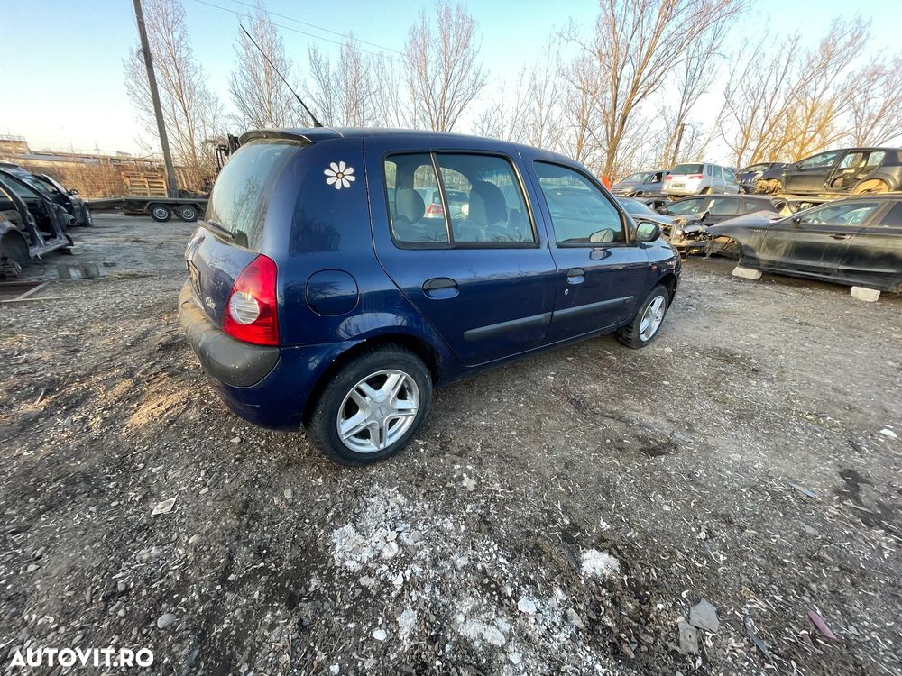 Dezmembrez Renault Clio II 1.2 16V 75CP - 6