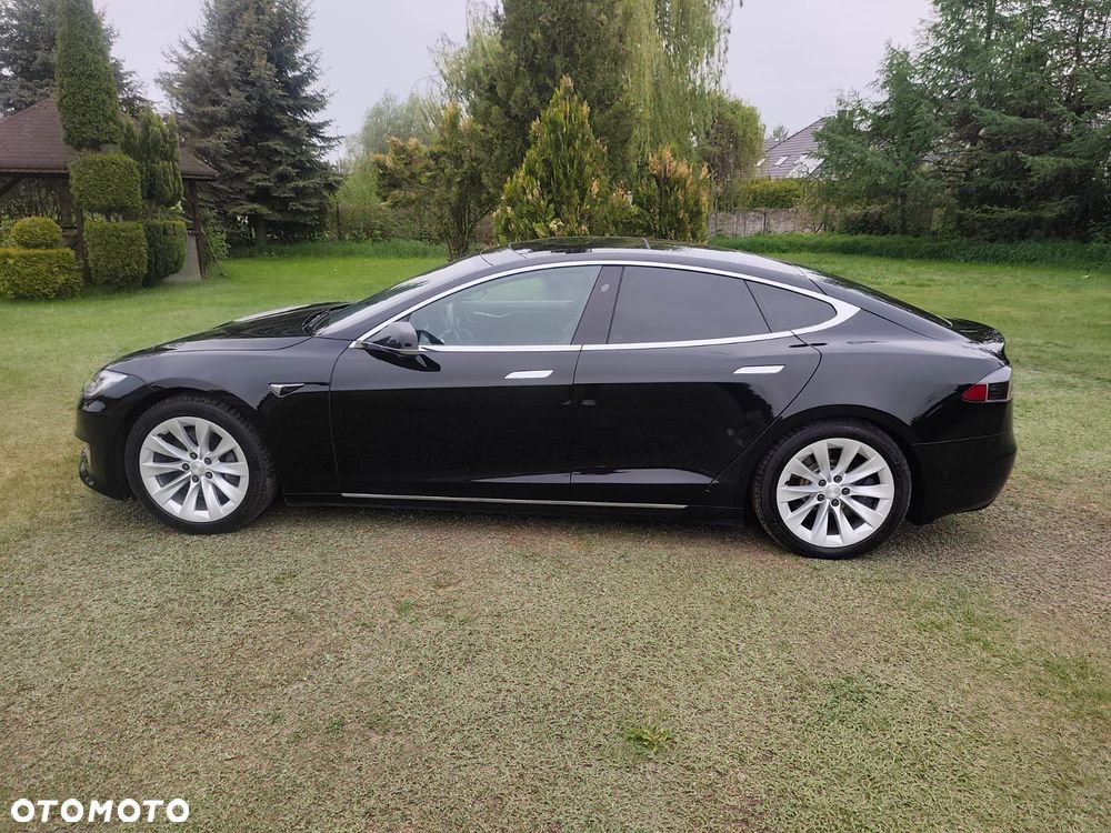 Tesla Model S - 8