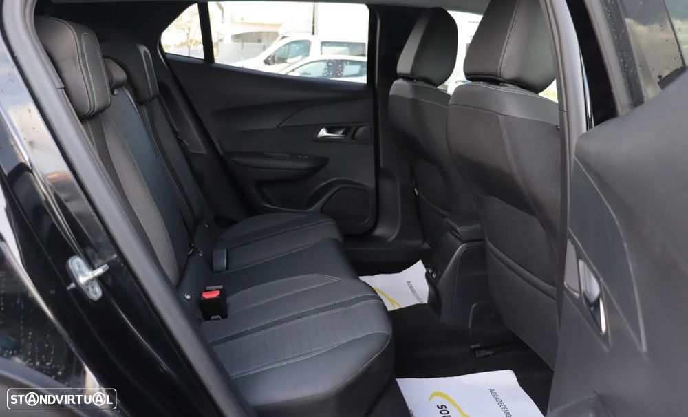 Peugeot 2008 1.2 PureTech Allure EAT8 - 14