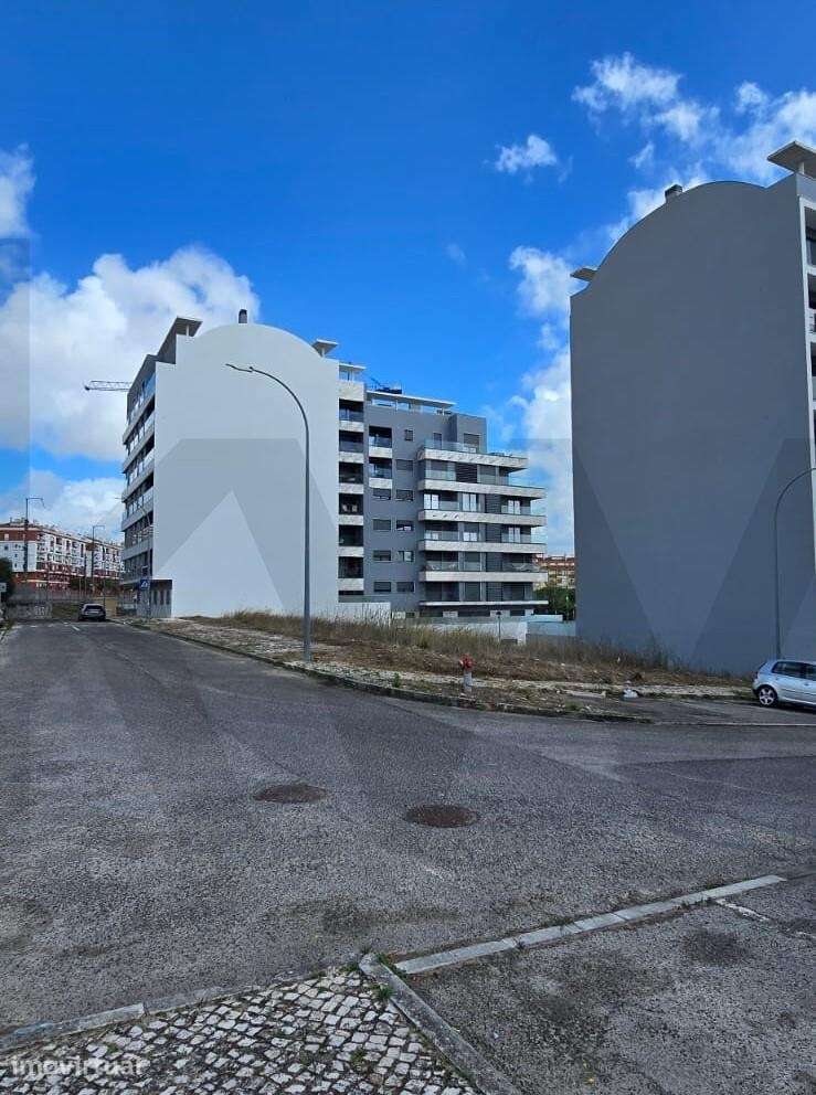 Lote de terreno com projeto aprovado e licença a pagamento na Amadora - Grande imagem: 3/11