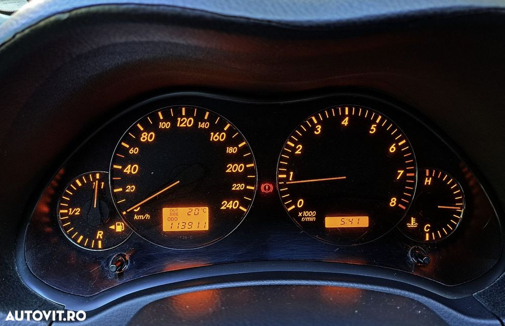 Toyota Avensis 1.8 Sedan Luna - 10