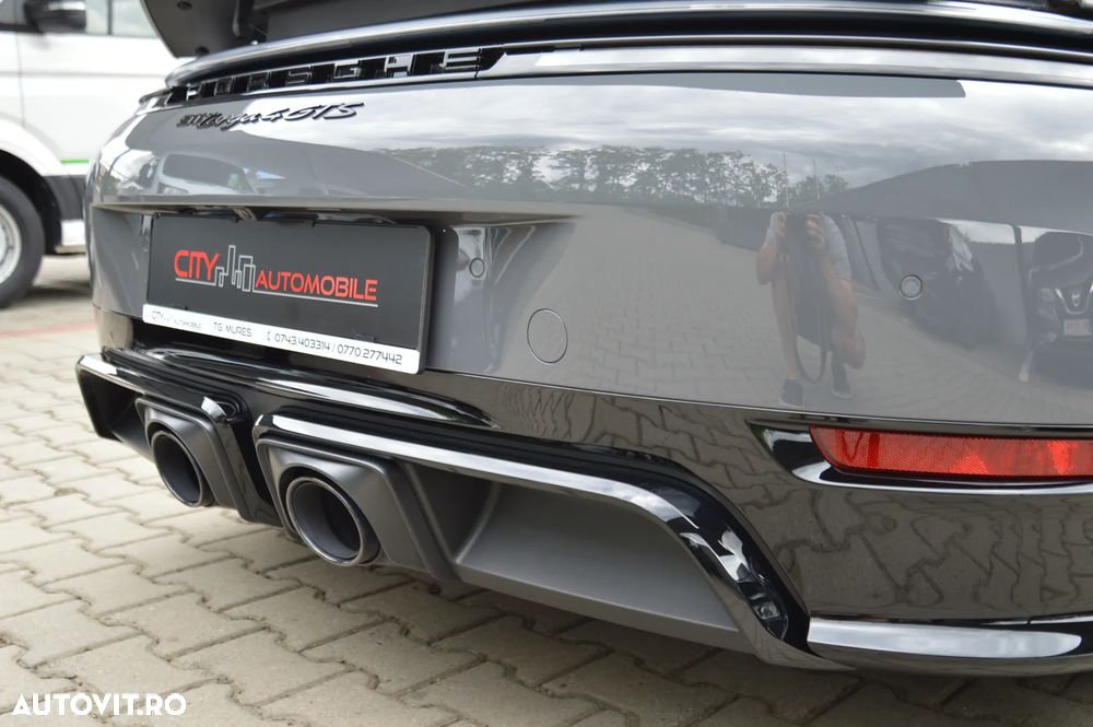 Porsche 911 Targa 4 GTS PDK - 33