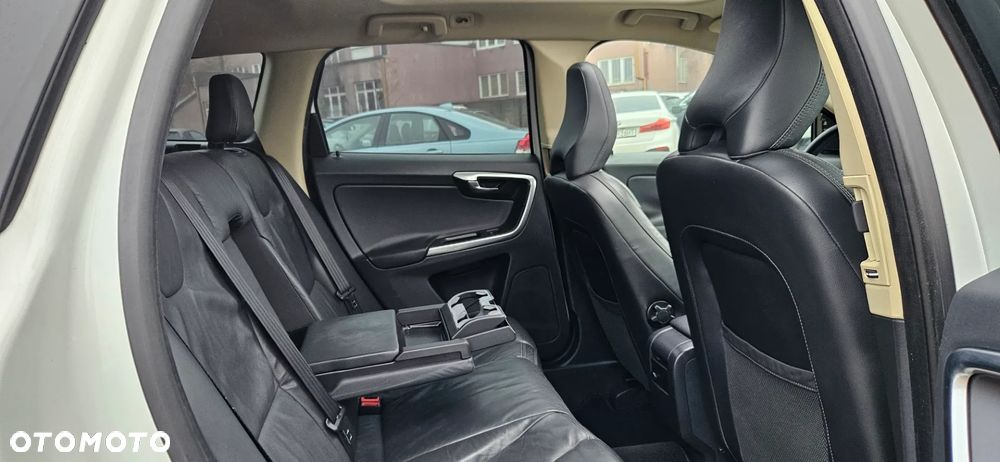 Volvo XC 60 D5 AWD Geartronic Summum - 27
