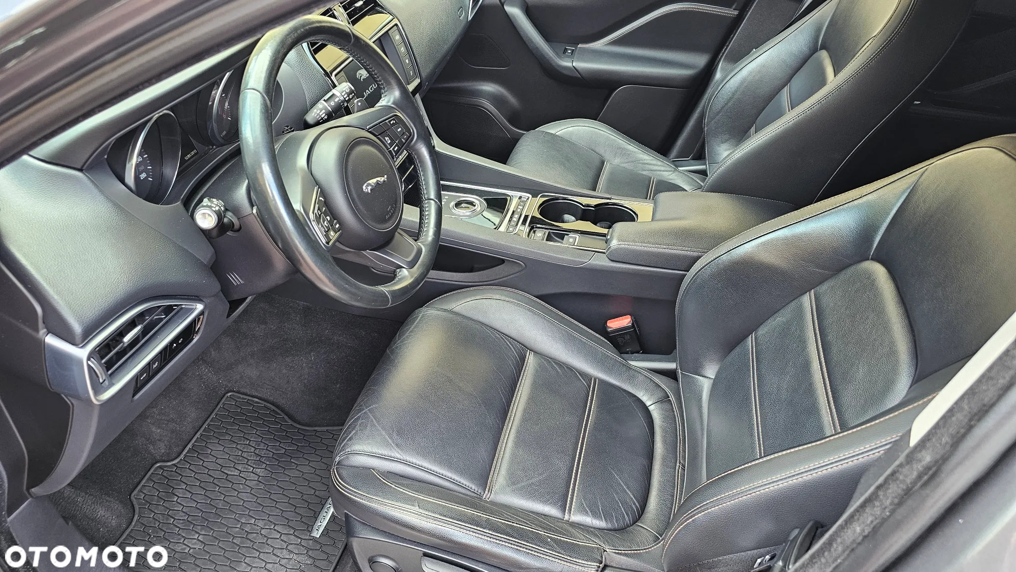 Jaguar F-Pace 2.0 i4D AWD Prestige - 32