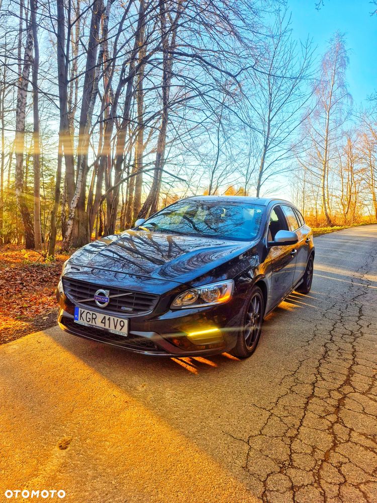 Volvo V60 D4 Drive-E R-Design Momentum - 1