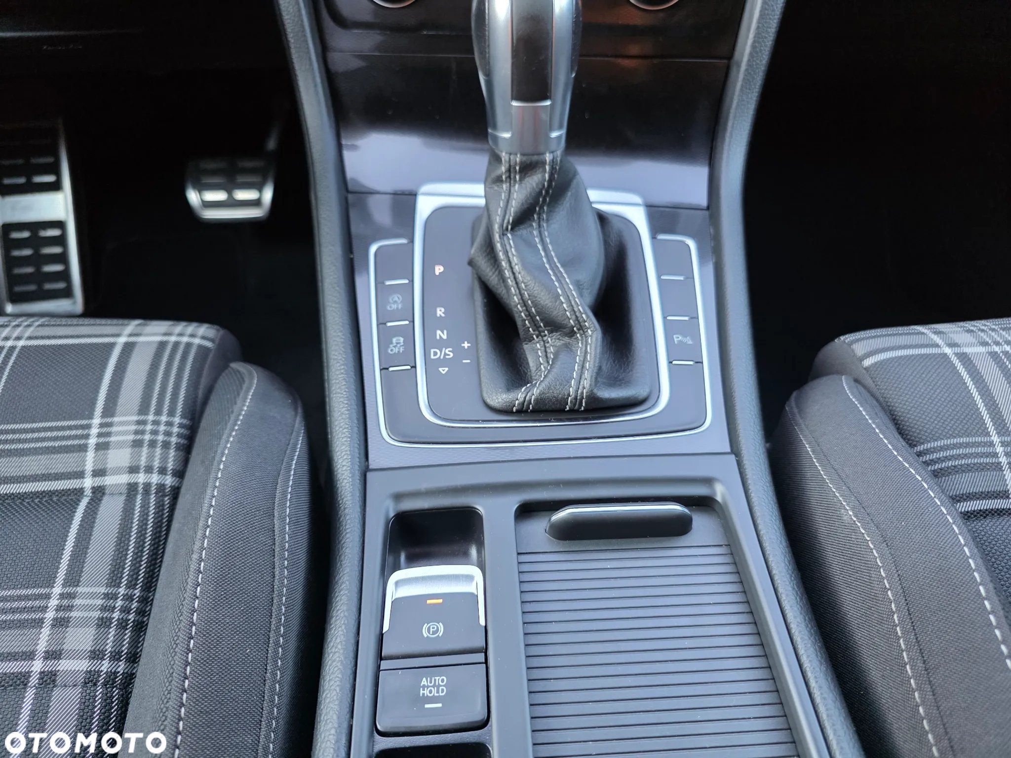 Volkswagen Golf VII 2.0 TDI BMT GTD DSG - 32