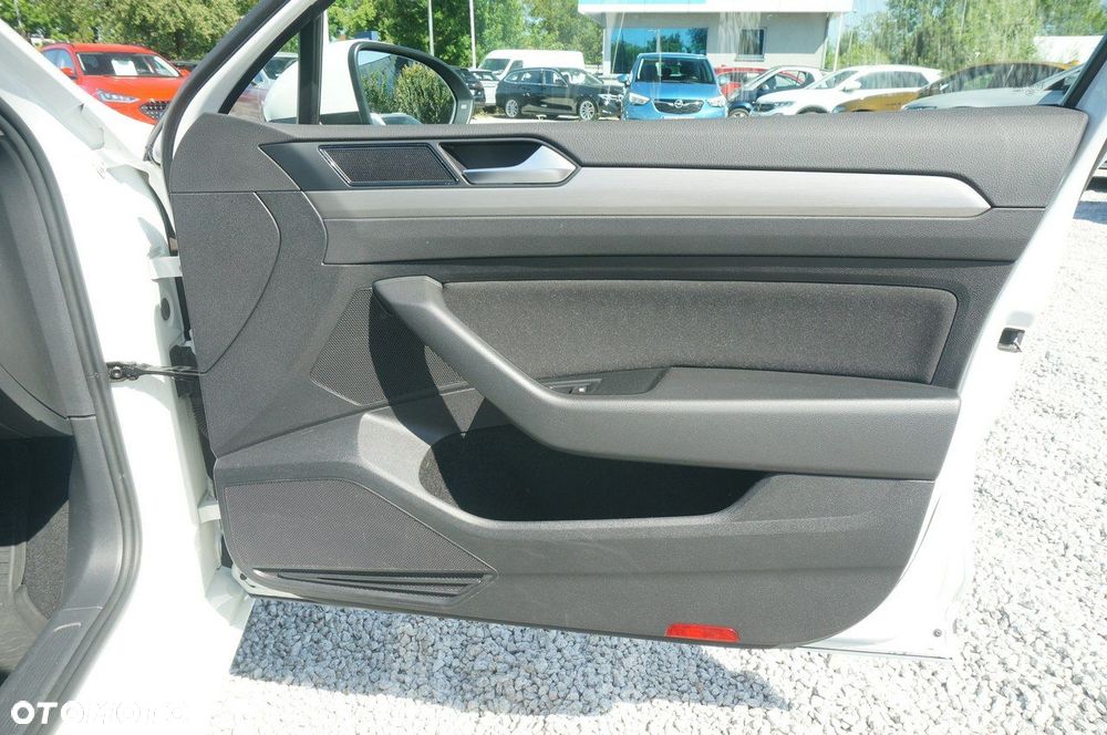 Volkswagen Passat 2.0 TDI EVO Essence DSG - 26