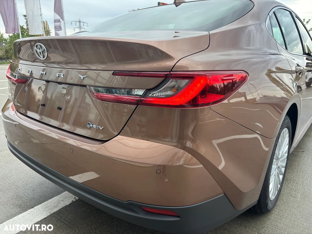 Toyota Camry 2.5 HEV Comfort - 18