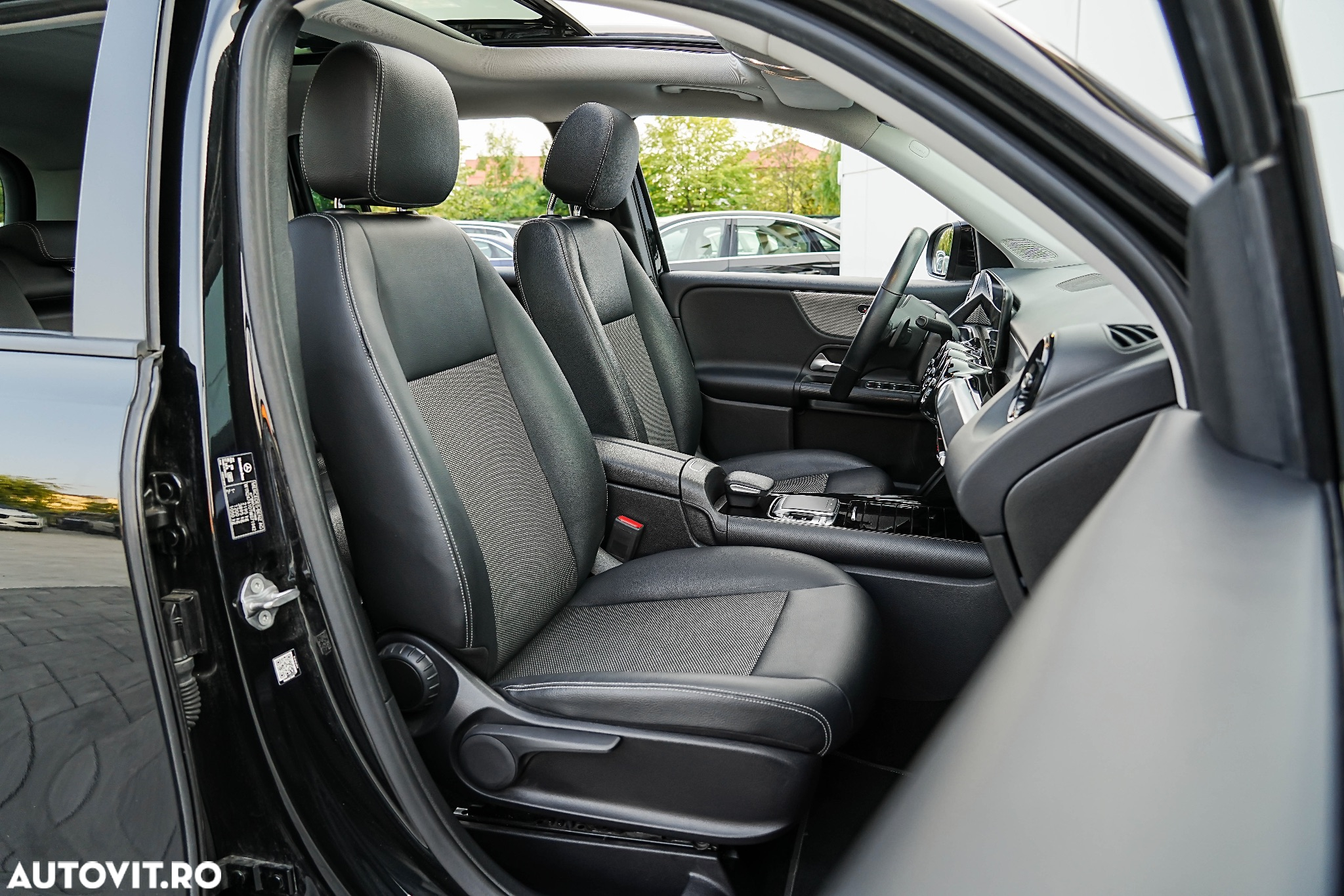 Mercedes-Benz GLB - 16