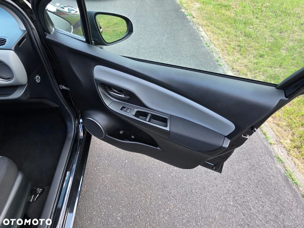 Toyota Yaris 1.0 Premium - 12