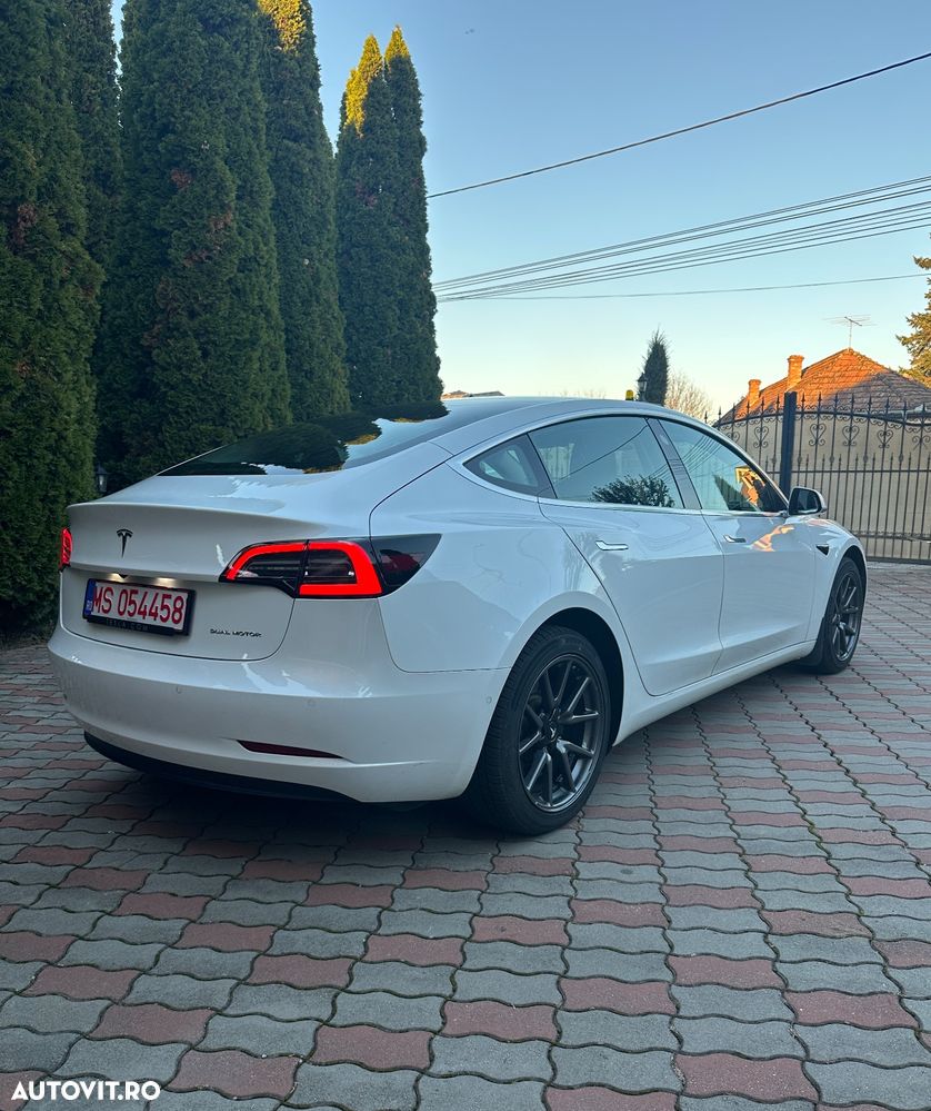 Tesla Model 3 - 3