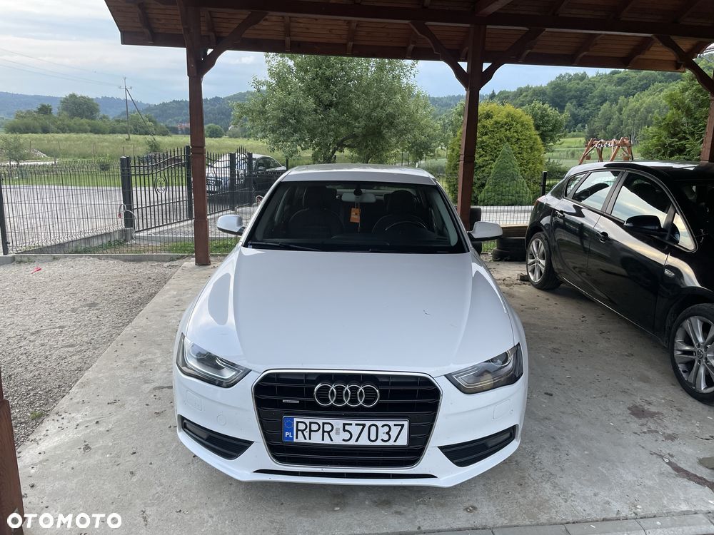 Audi A4 Limousine - 1