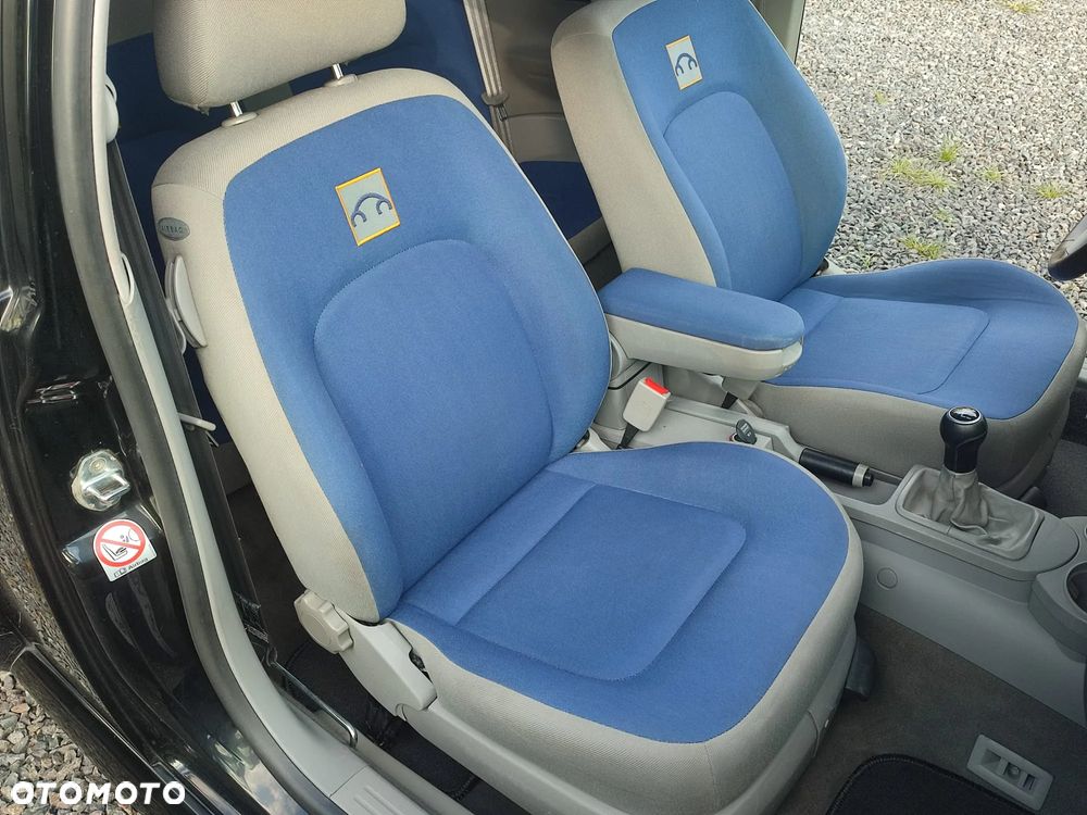 Volkswagen New Beetle - 11