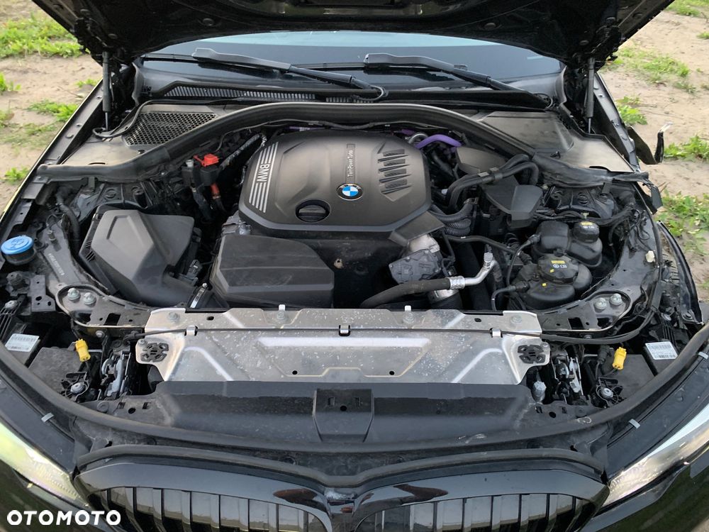 BMW Seria 3 318d Sport Line Shadow - 12