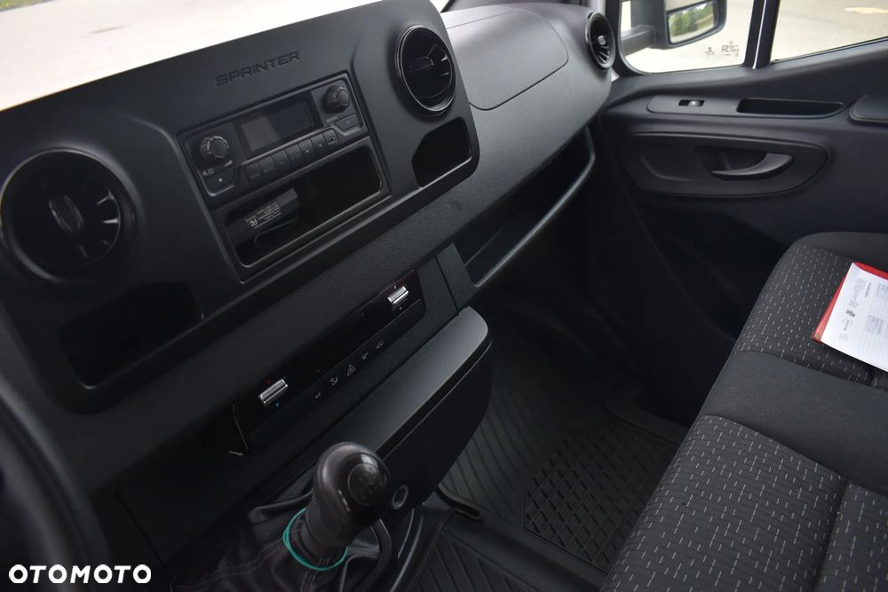 Mercedes-Benz Sprinter - 19