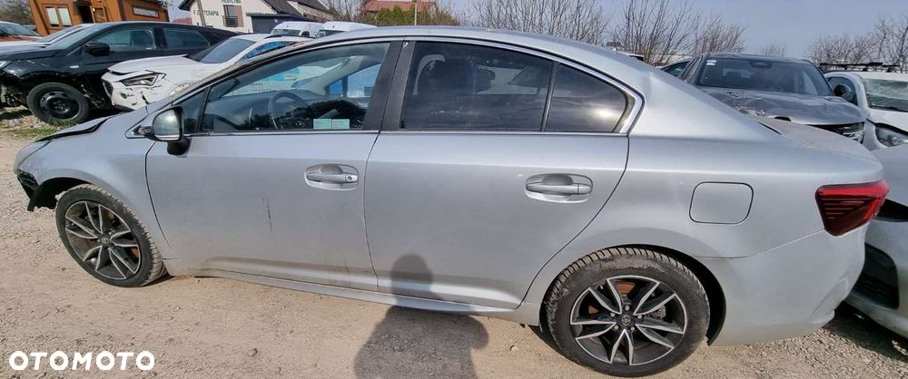 Toyota Avensis - 15