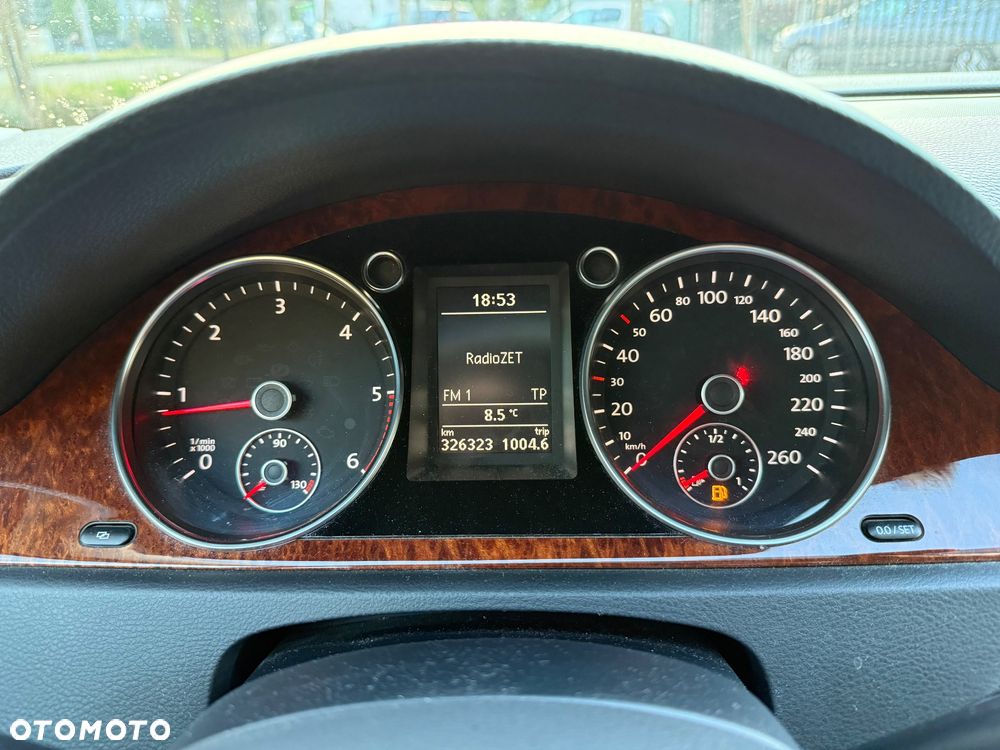 Volkswagen Passat 2.0 TDI Highline - 9