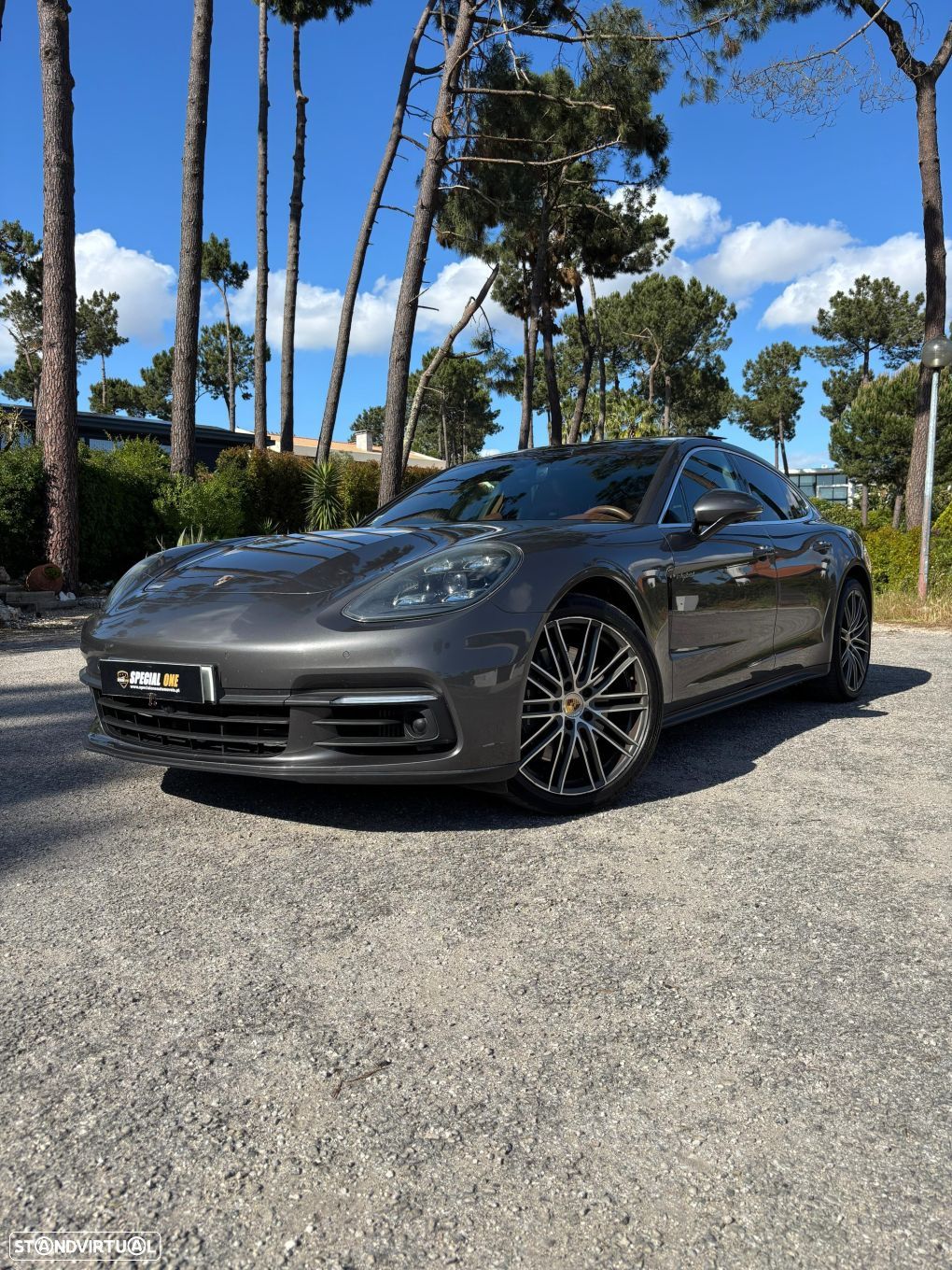 Porsche Panamera 4 E-Hybrid - 1