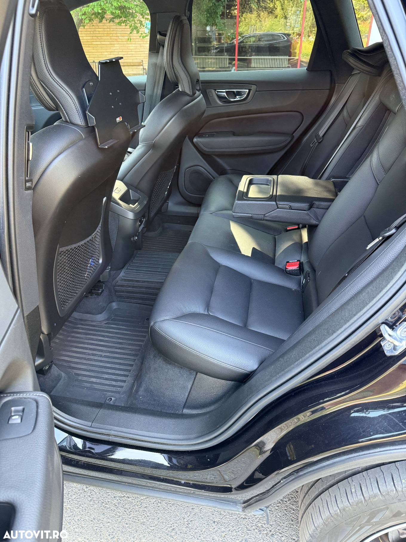 Volvo XC 60 B4 D AWD Geartronic Momentum Pro - 10