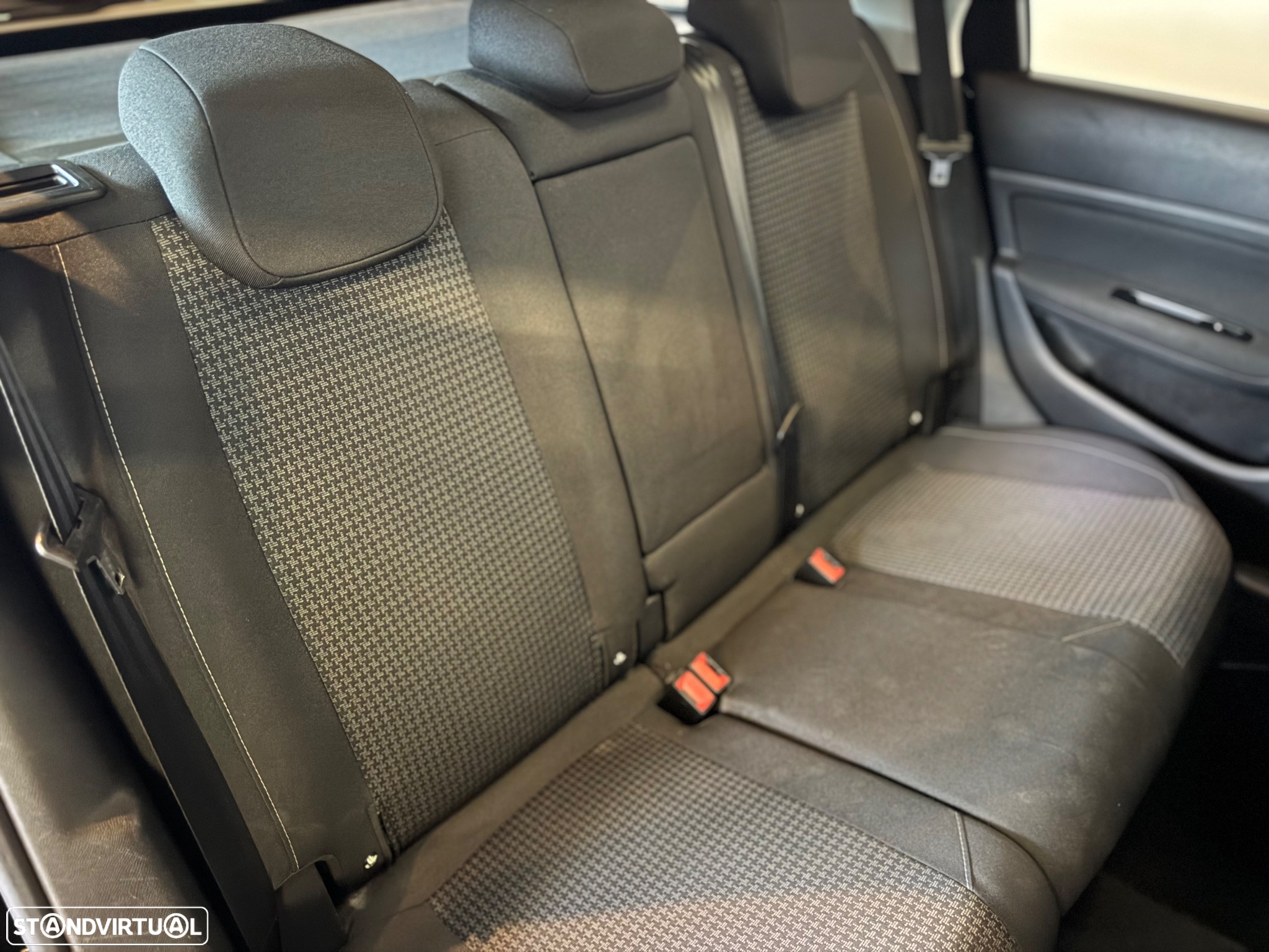 Peugeot 308 SW BlueHDi 130 EAT8 Style - 36