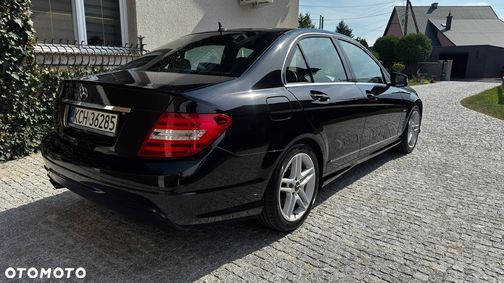 Mercedes-Benz Klasa C 180 CGI BlueEff Avantgarde - 14