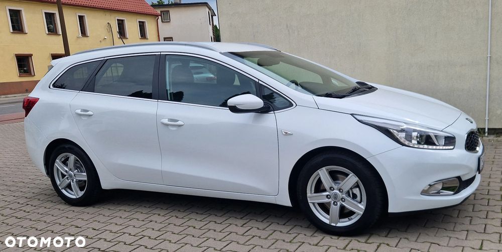 Kia Ceed 1.6 GDI Dream Team Edition - 19