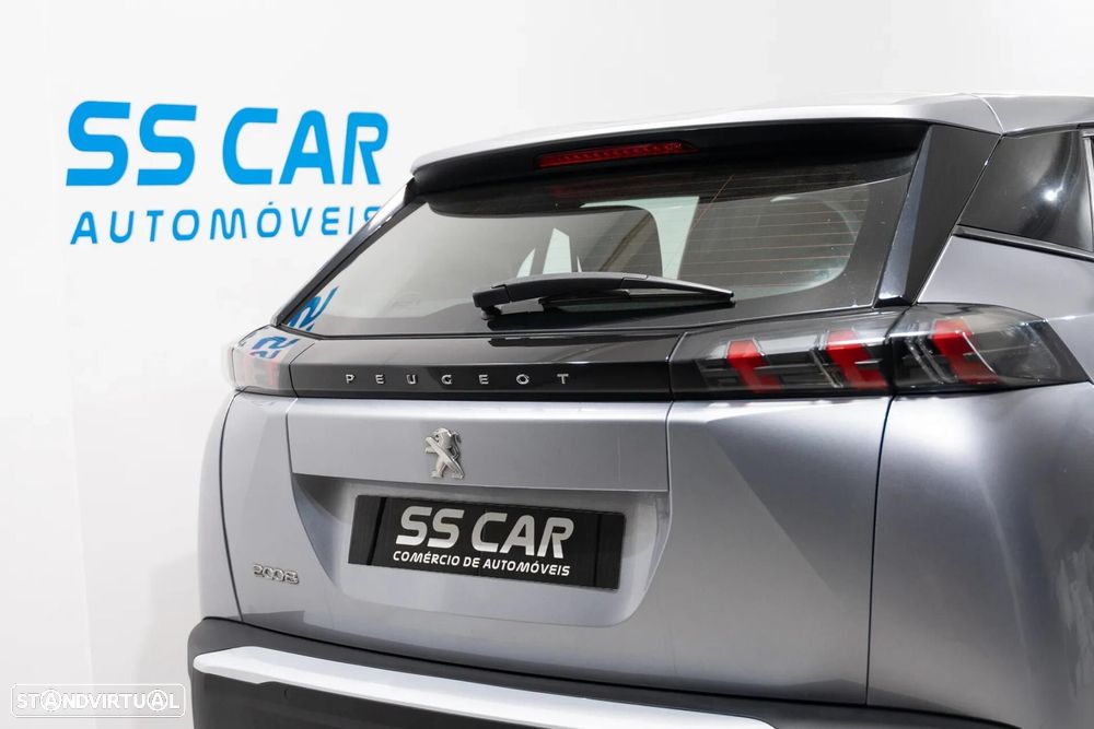 Peugeot 2008 1.2 PureTech Active EAT8 - 9