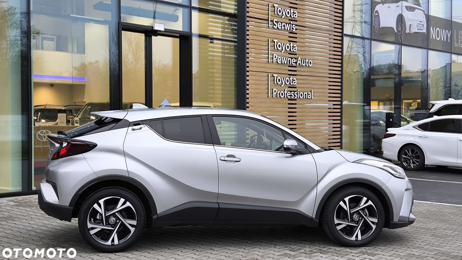 Toyota C-HR - 12