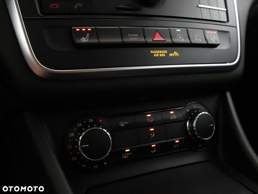 Mercedes-Benz GLA 180 7G-DCT Urban - 27