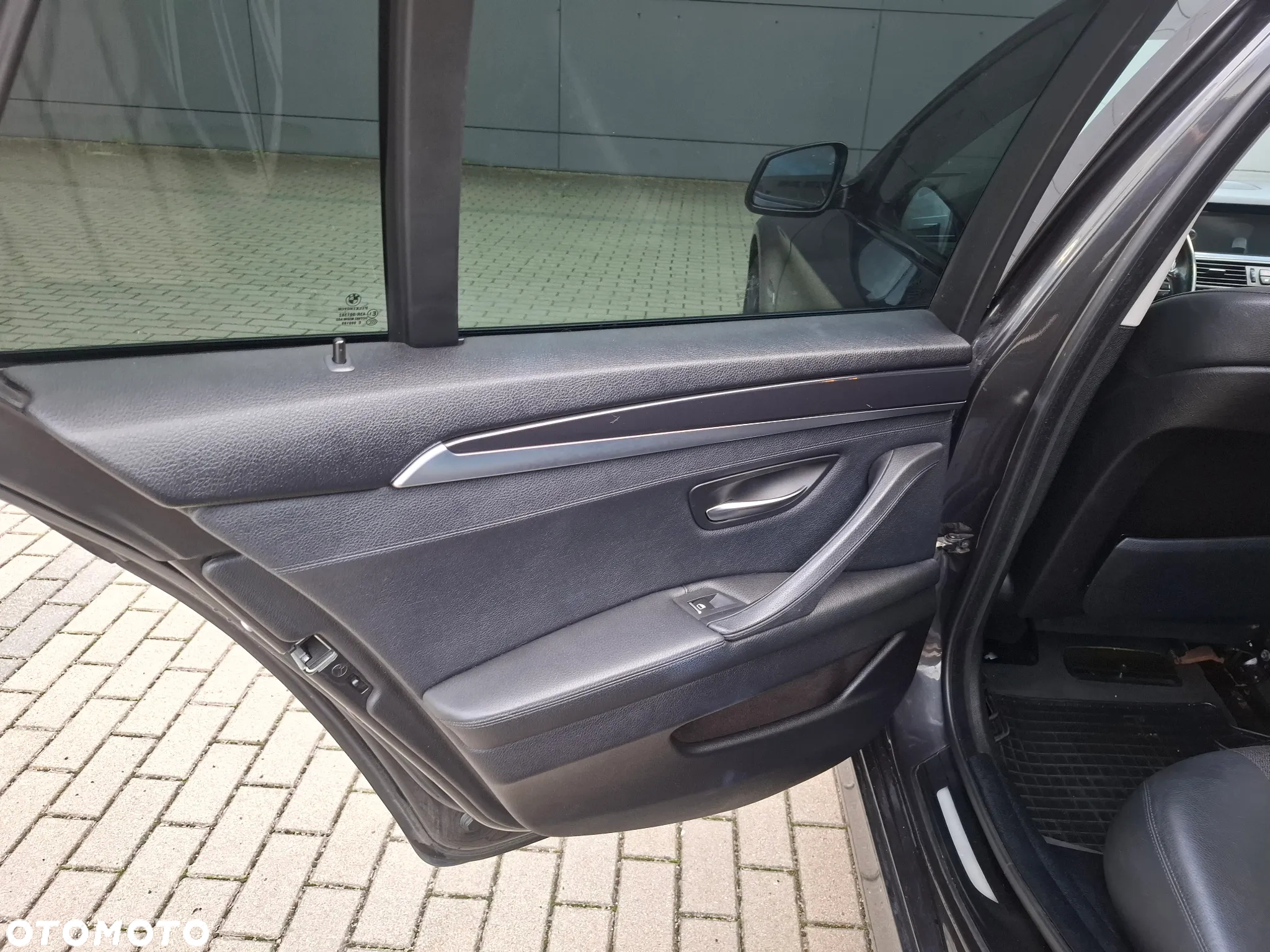 BMW Seria 5 525d - 27