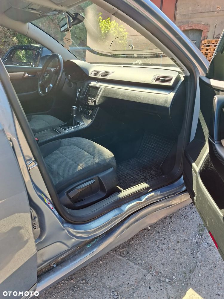 Volkswagen Passat 2.0 TDI DPF Comfortline - 31