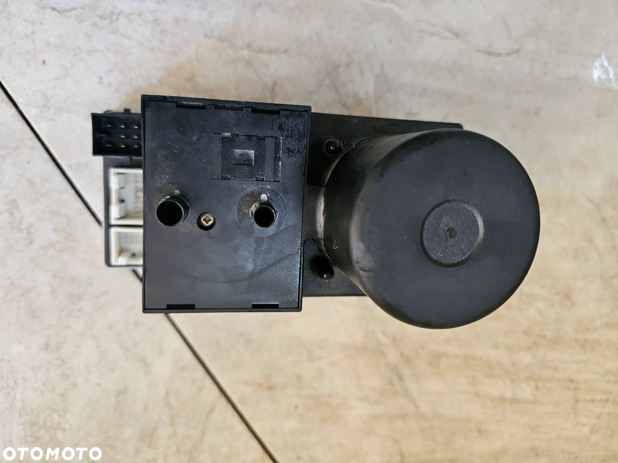 AUDI POMPKA CENTRALNEGO ZAMKA 8D0862257C - 2
