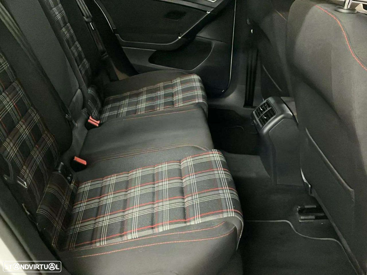 VW Golf 2.0 TSI GTI DSG Performance - 16