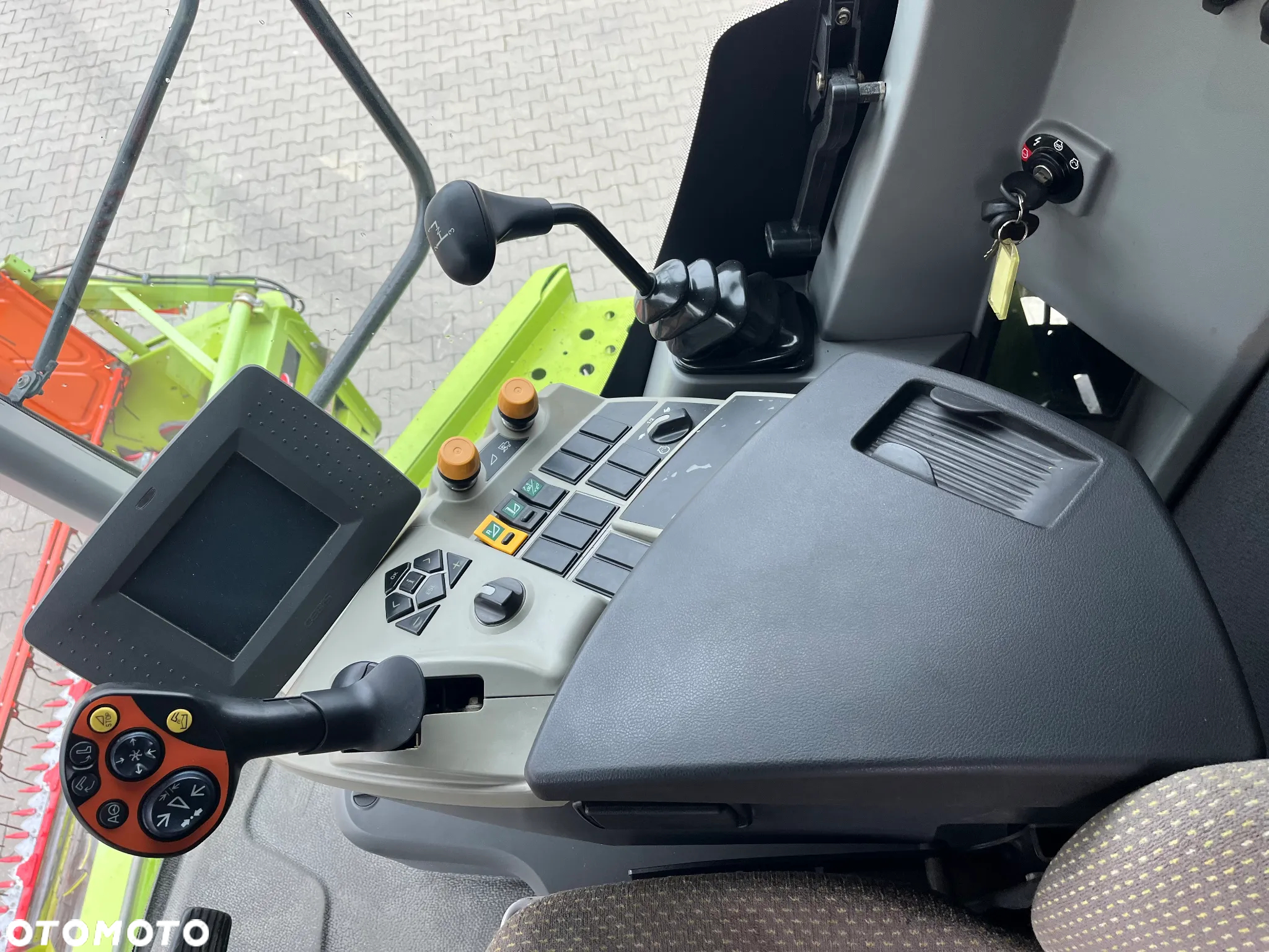 Claas Tucano 320 - 14
