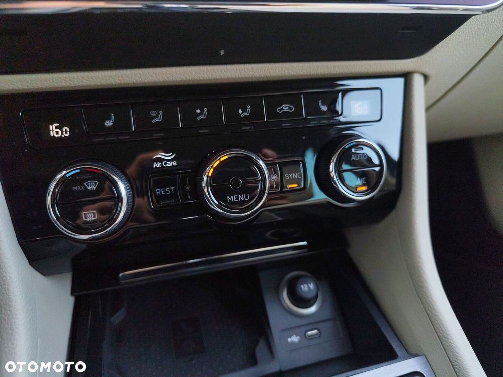 Skoda Superb 2.0 TDI SCR Style DSG - 31