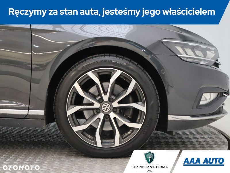 Volkswagen Passat - 16