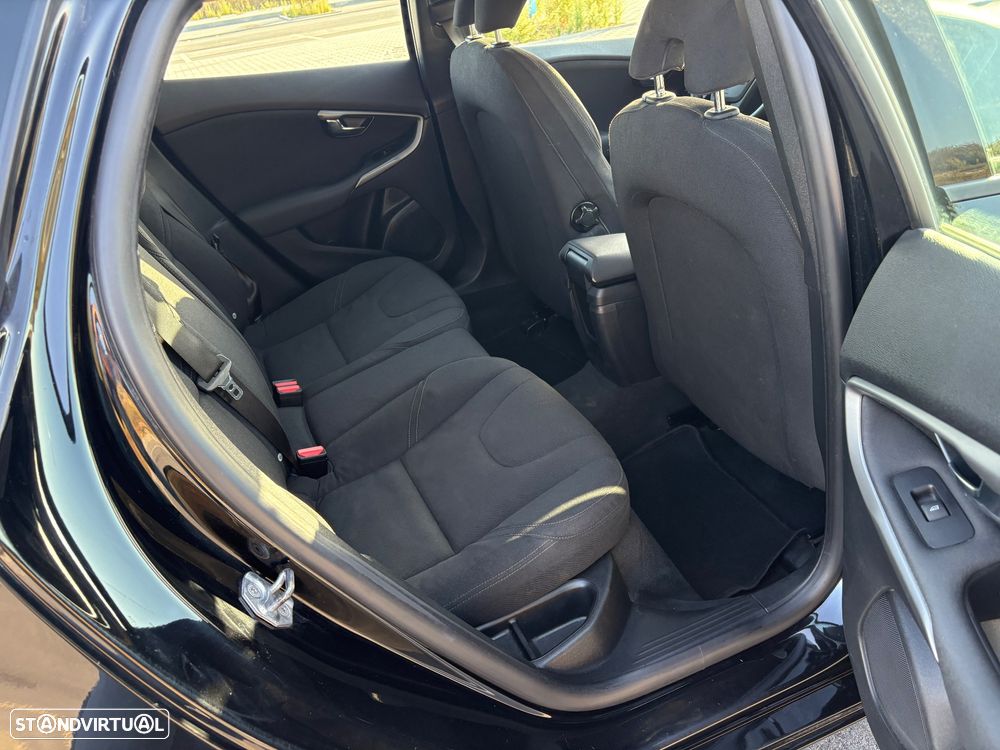 Volvo V40 2.0 D2 R-Design Momentum - 26