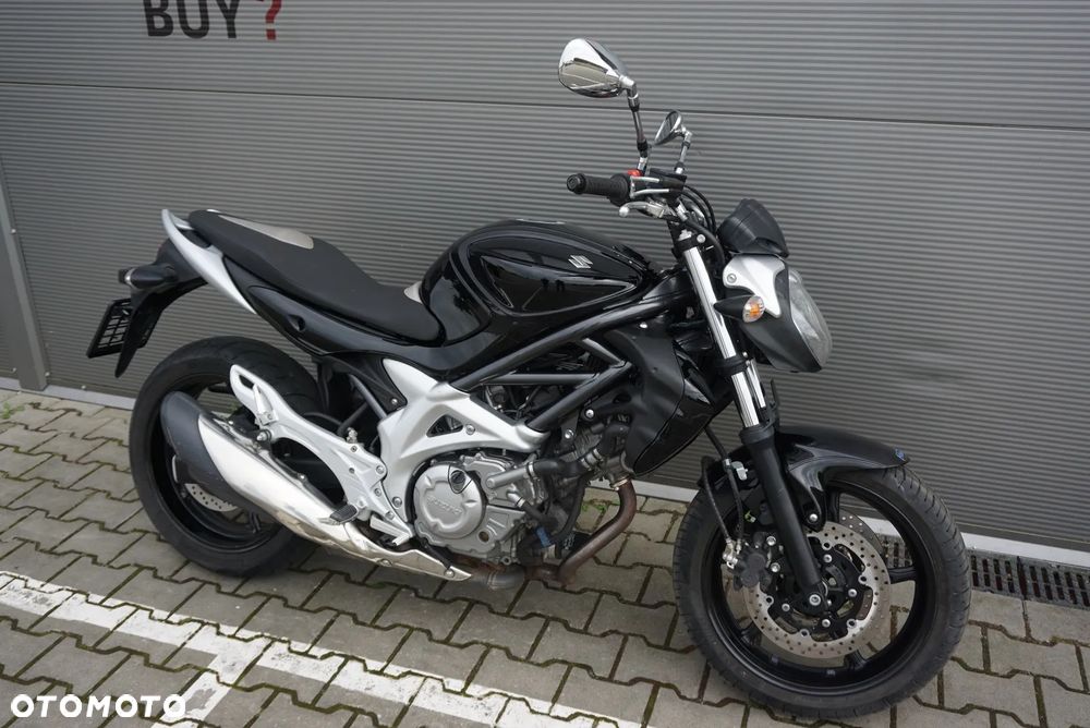 Suzuki Gladius - 1