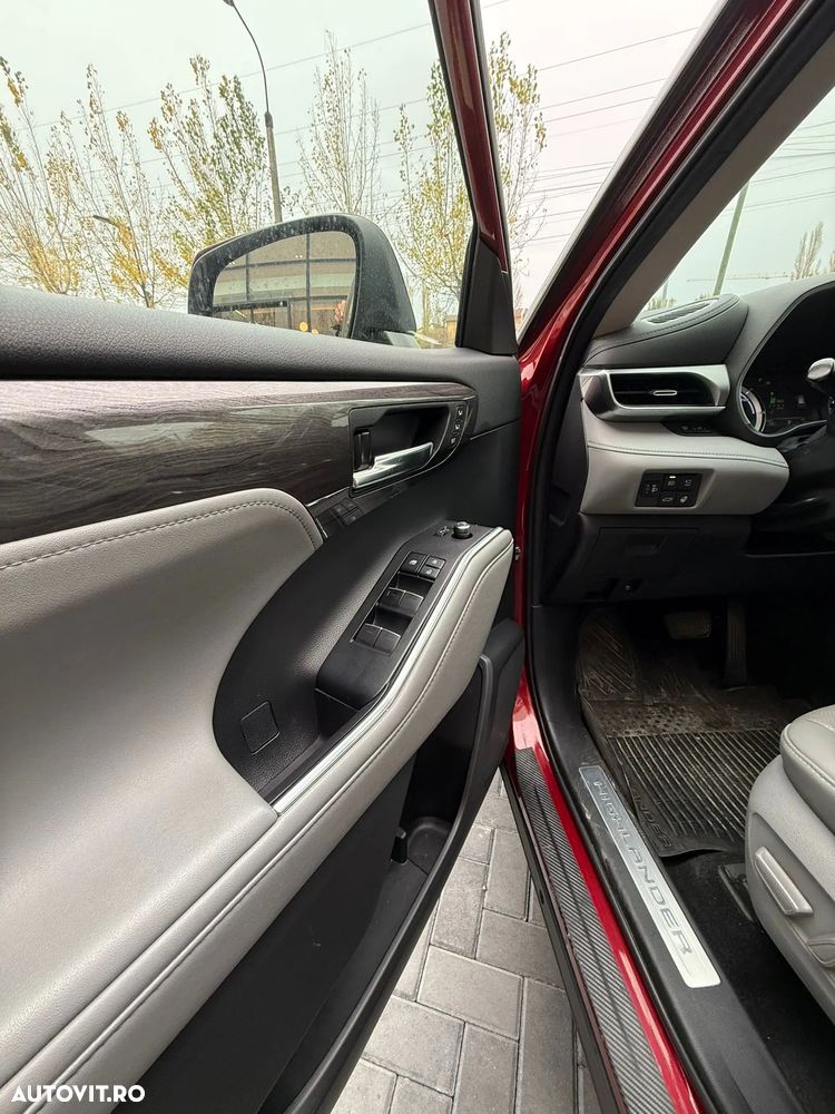 Toyota Highlander 2.5 L Dynamic Force 248CP Luxury Pearly - 17