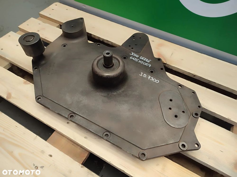 Osłona osprzętu wałka rozrządu R502659 silnika JOHN DEERE 6125HZ007 - 4