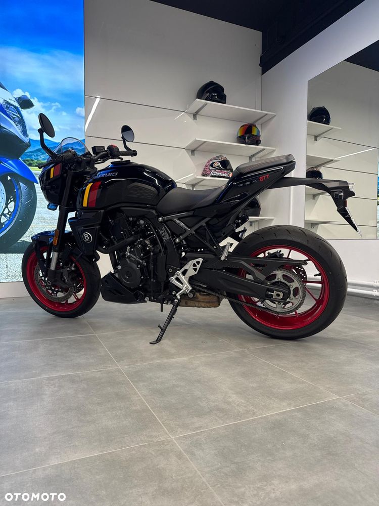 Suzuki GSX - 3