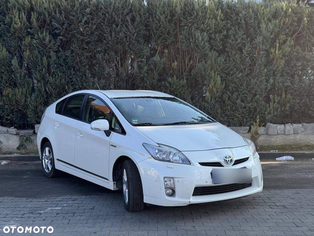 Toyota Prius (Hybrid) - 1